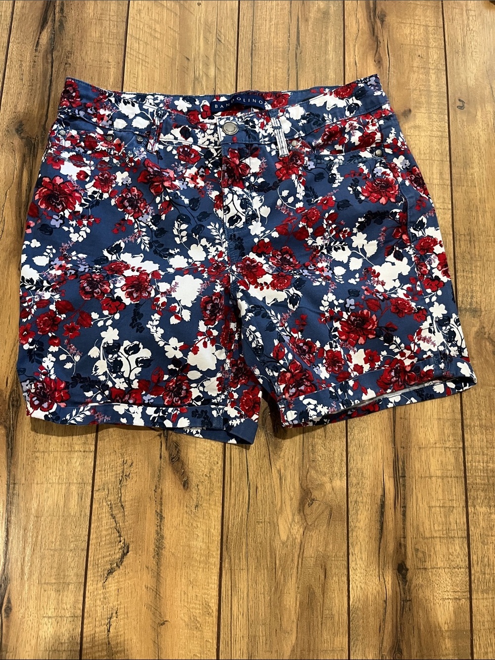 Bandolino Shorts Sz 6 Missys Floral Flat Front 5.5" Inseam Amy Short TC0537